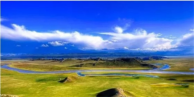 北疆大环线11日包车旅游，新疆旅游包车